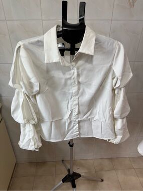 Gracia White Button-Down Shirt with Ruffled Puff Sleeves